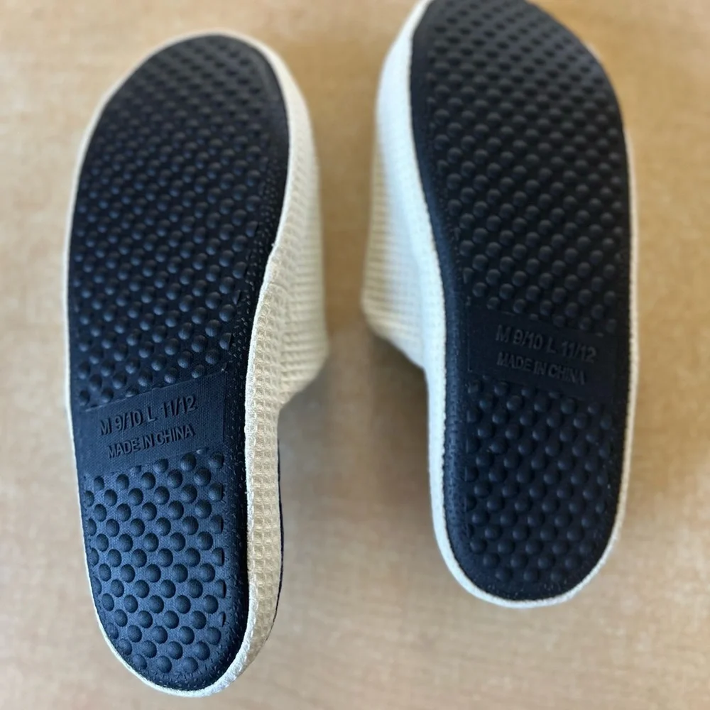 Disney Parks Star Wars White Slippers - Picture 3 of 5